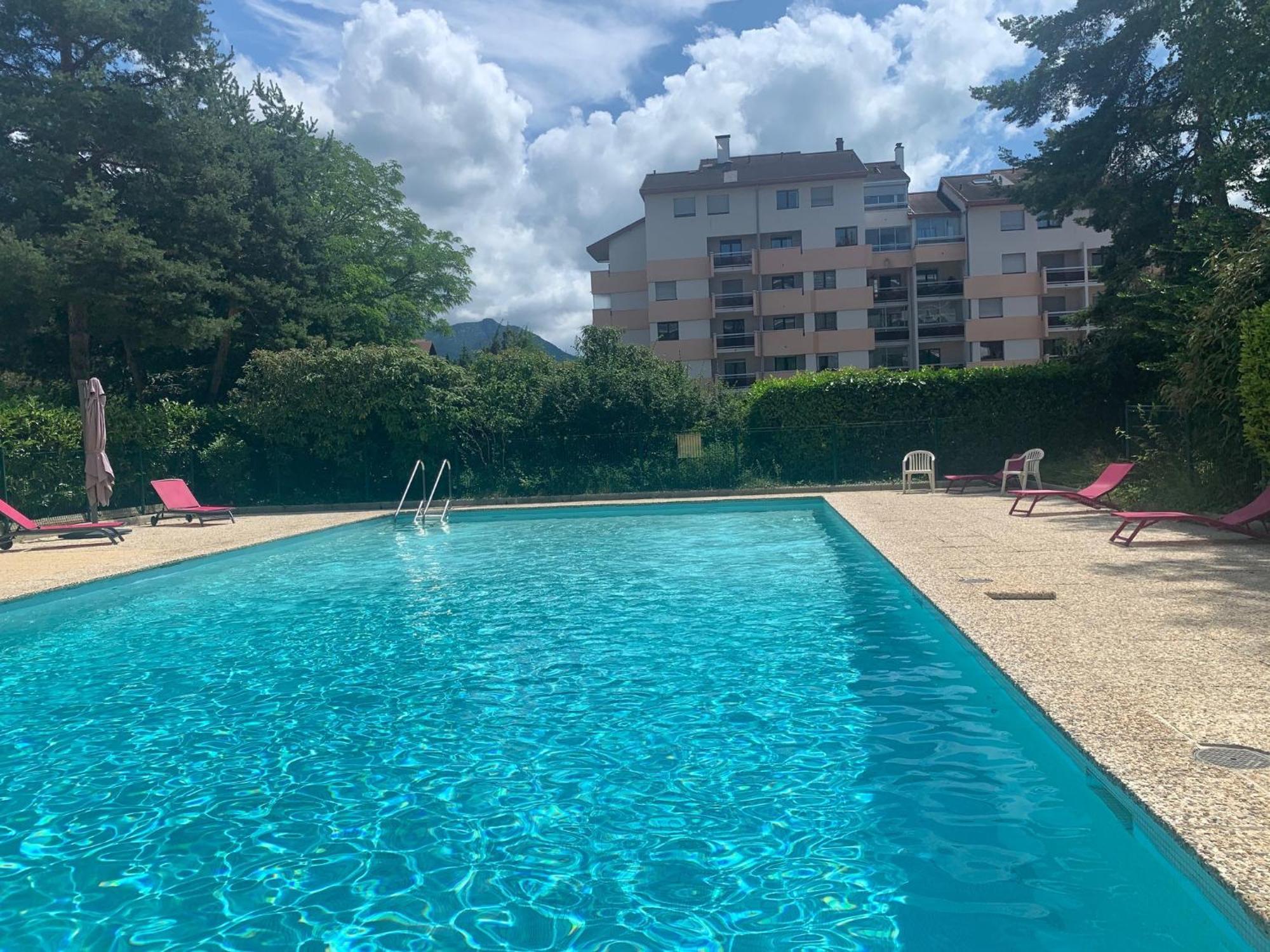 אנסי Kusmi Love Piscine Proche Du Lac מראה חיצוני תמונה